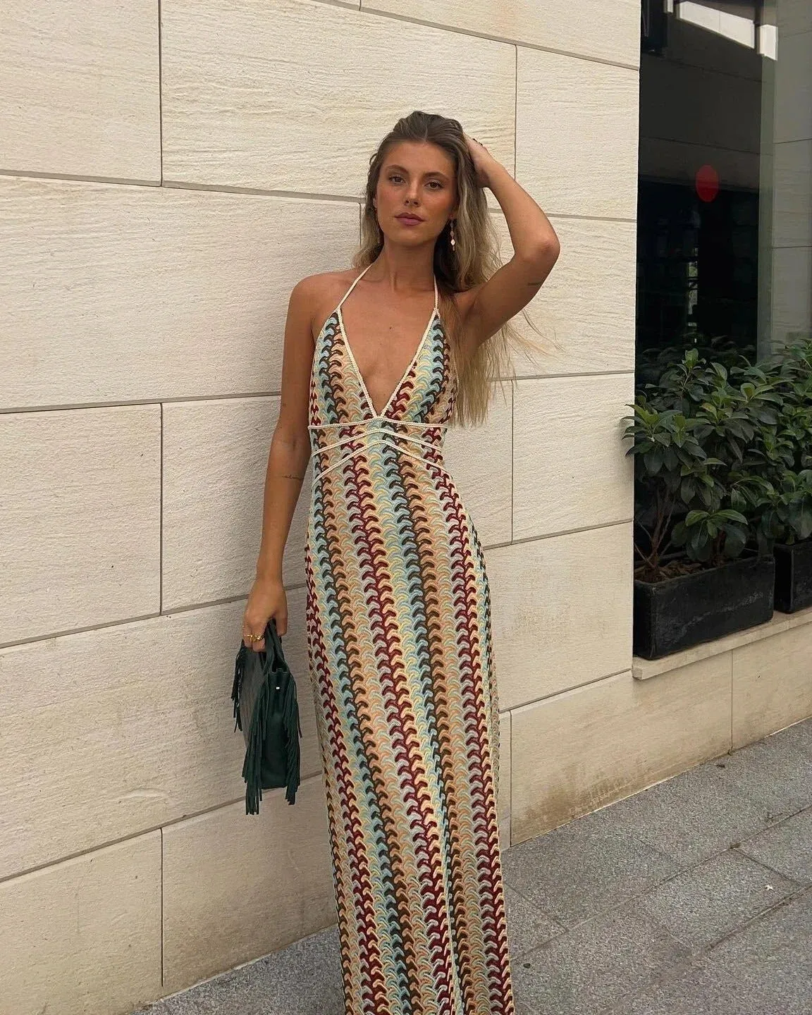 Andie - Chic V-Neck Dress