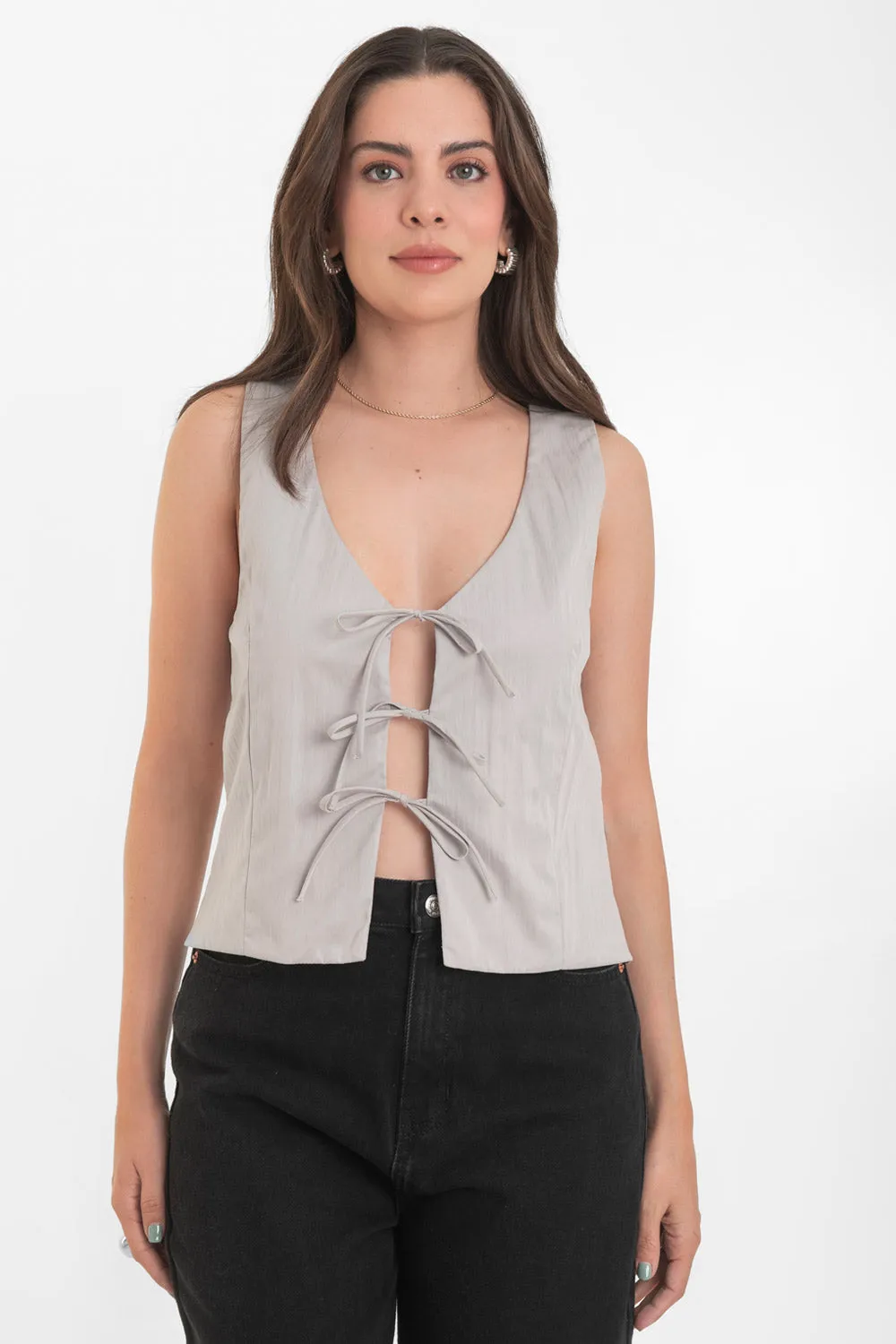 Blusa recta sin mangas de escote v con lazos