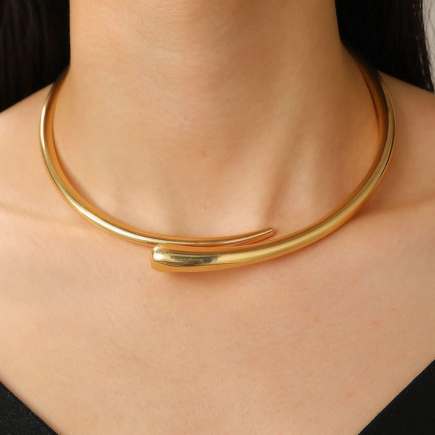 Bold Gold Torque Choker Necklace – Statement Irregular Necklace for Women