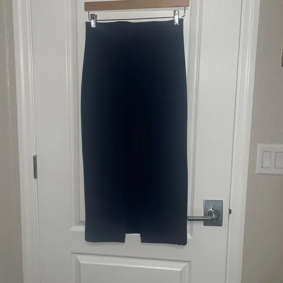 Diane von Furstenberg Elegant Navy Blue Stretch Slit Pencil Skirt {$298} Size 6