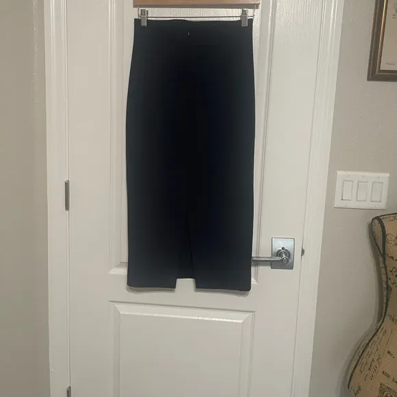 Diane von Furstenberg Elegant Navy Blue Stretch Slit Pencil Skirt {$298} Size 6