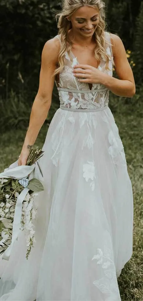 Ivory A-line V-neck Tulle Wedding Dresses Bridal Gowns With Appliques, SW360