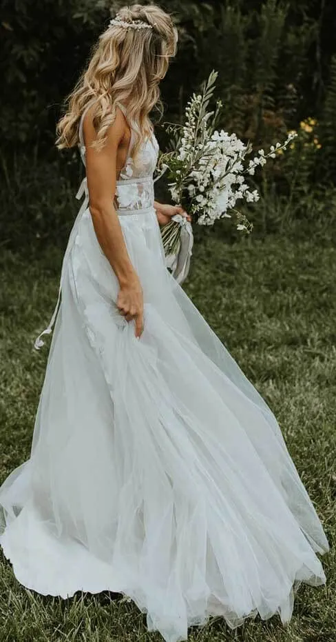 Ivory A-line V-neck Tulle Wedding Dresses Bridal Gowns With Appliques, SW360