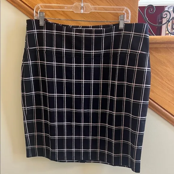J. Jill Pink and Black Knee-Length Pencil Skirt
