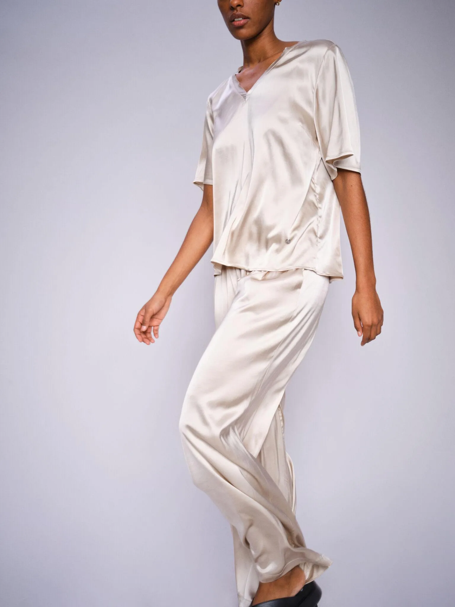 Mosmosh Evie V-Neck Short Sleeve Satin Top