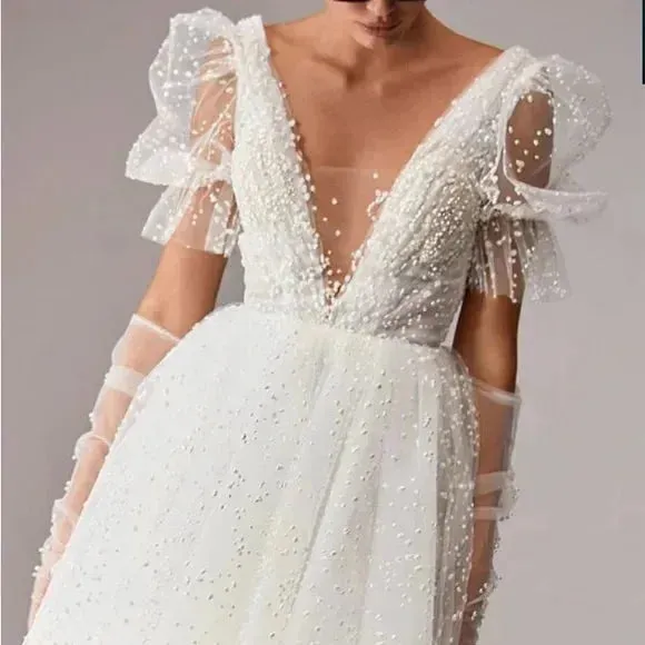 Short Wedding Party Dresses Puff Sleeves V Neck Tutu Ball Gowns Sexy Backless Mini Civil Bride Gowns