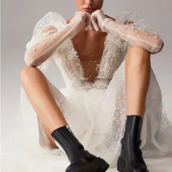 Short Wedding Party Dresses Puff Sleeves V Neck Tutu Ball Gowns Sexy Backless Mini Civil Bride Gowns