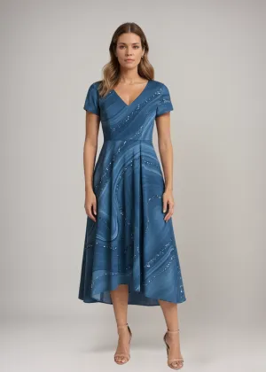 Stella™ | Midi dress with whirl pattern and V-neck