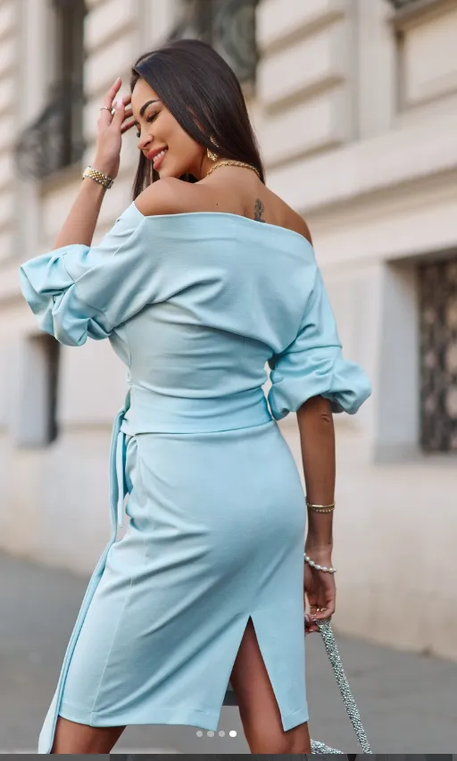 V neck dress with ruffle sleeves