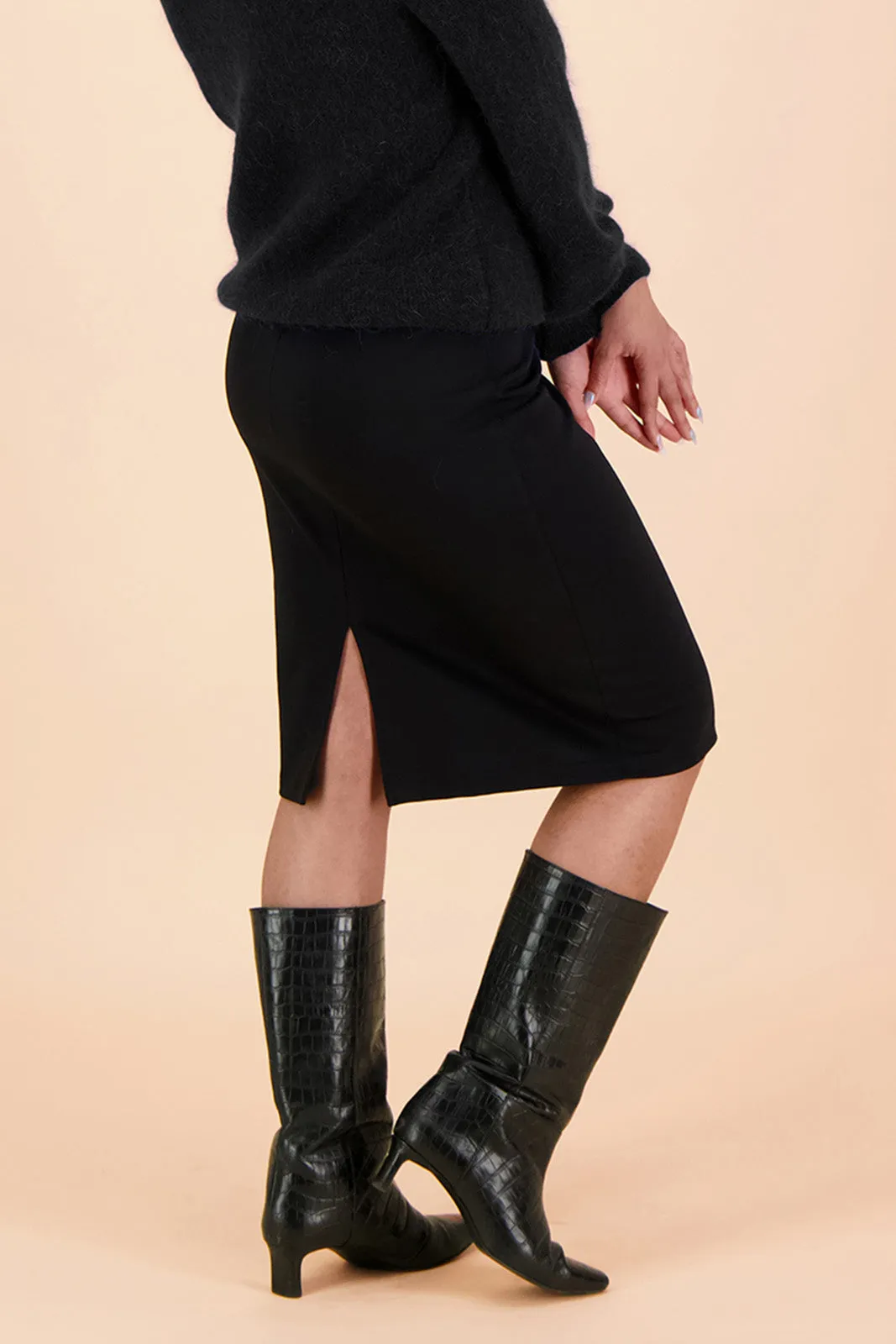 V-Neck Jumper & Comfy Pencil Skirt -pakkaus
