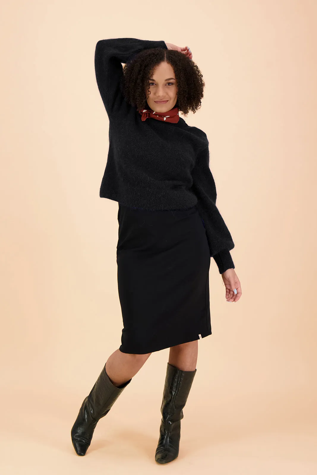 V-Neck Jumper & Comfy Pencil Skirt -pakkaus