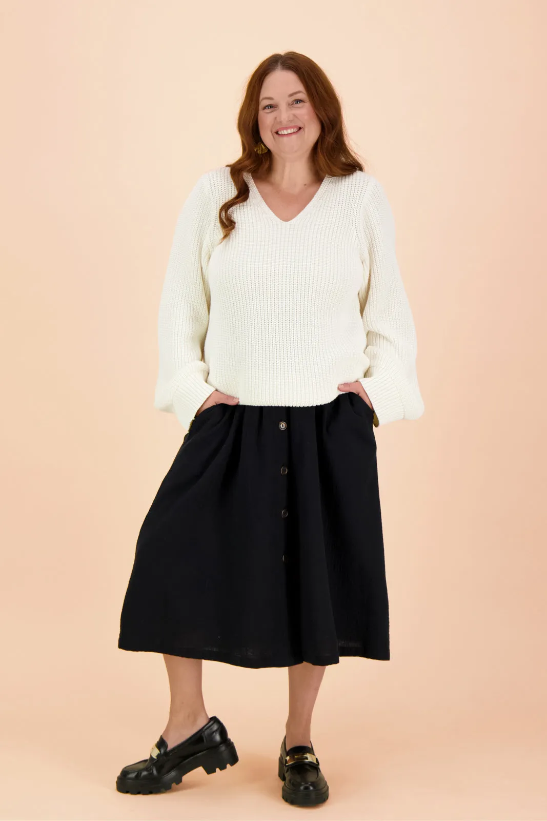 V-Neck Jumper & Comfy Pencil Skirt -pakkaus