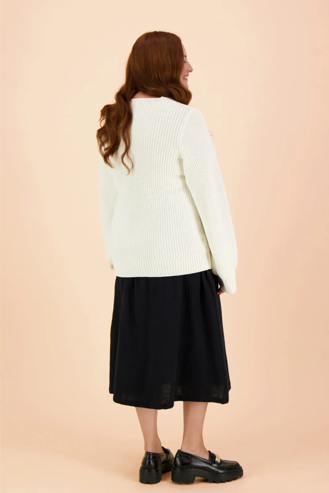 V-Neck Jumper & Comfy Pencil Skirt -pakkaus