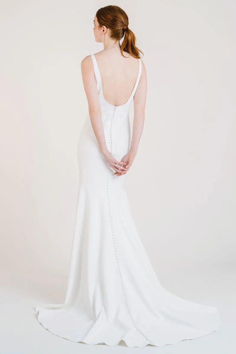 White Casual Wedding Dress With Train Bateau Neck Sleeveless Sexy Backless Satin Fabric Mermaid Bridal Gowns